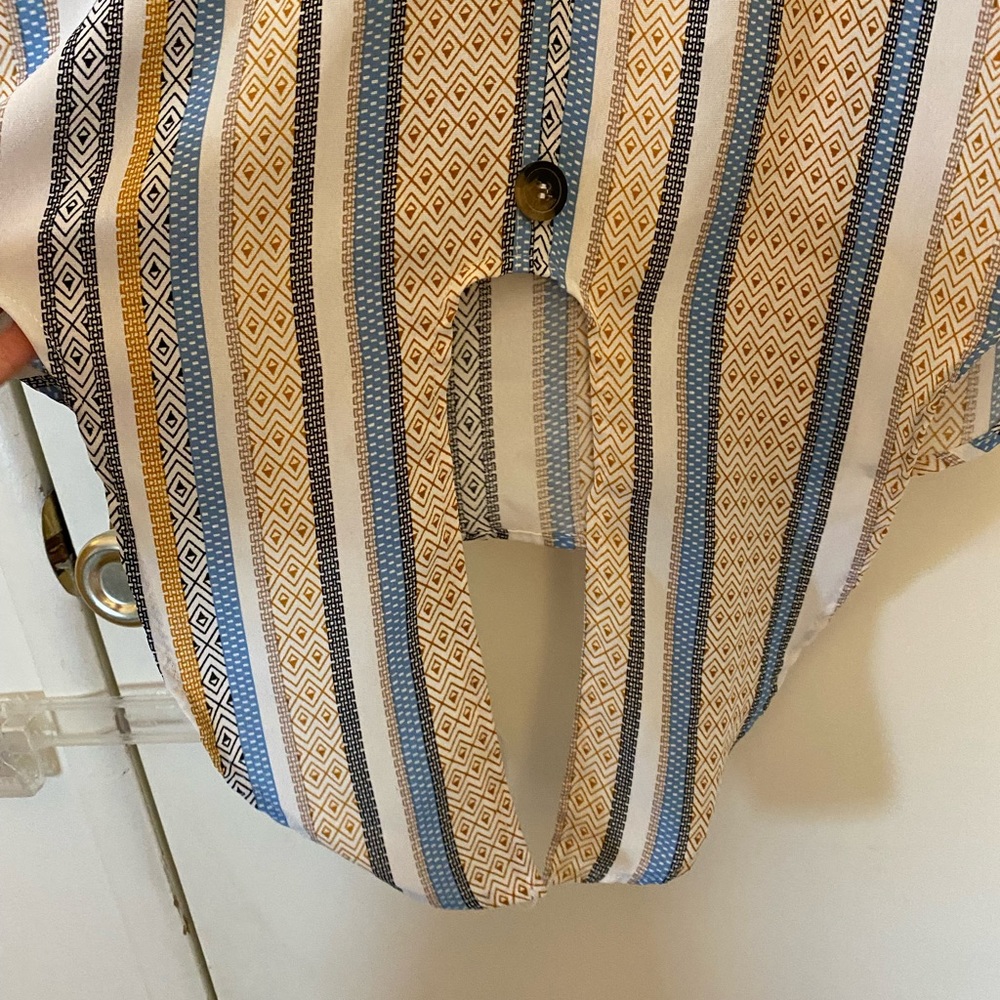Cute blouse - Picture 2 of 4